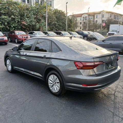 Volkswagen Jetta - Thumbnail 8