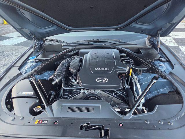 Hyundai Genesis - Thumbnail 3
