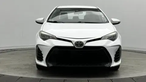 Toyota Corolla Se - Thumbnail 3