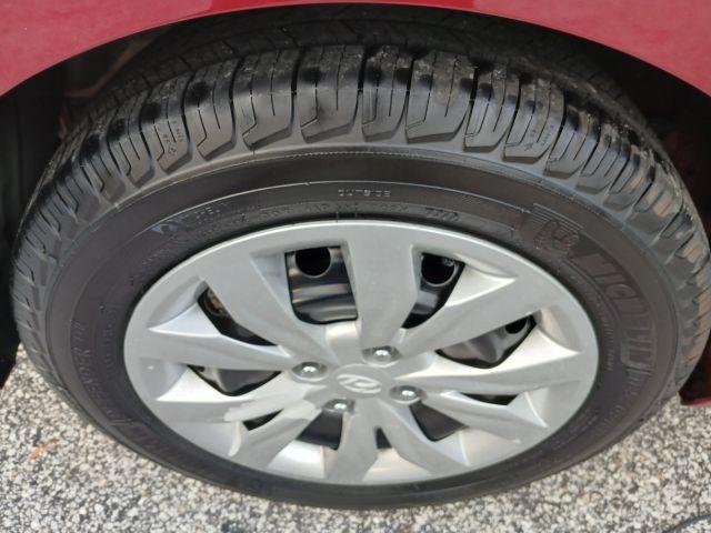 Hyundai Accent - Thumbnail 4