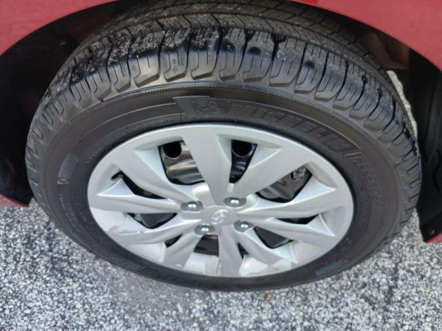 Hyundai Accent - Thumbnail 3