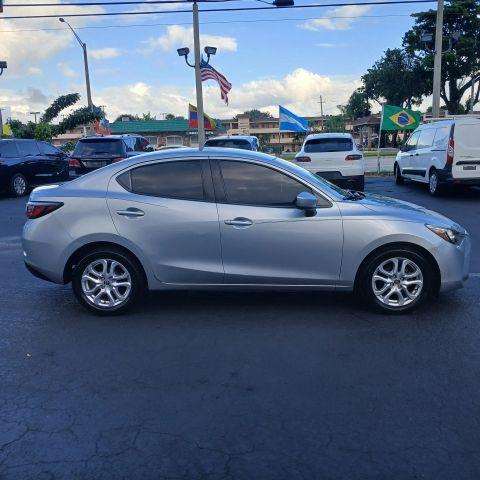 Toyota Yaris Ia - Thumbnail 11