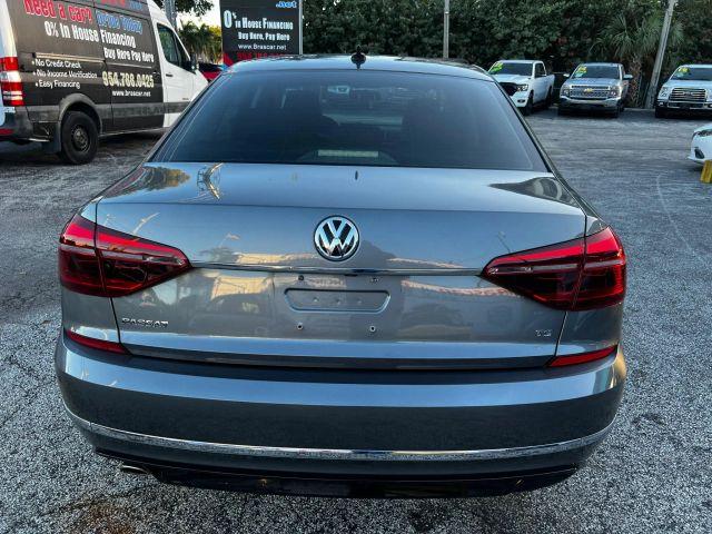 Volkswagen Passat - Thumbnail 11