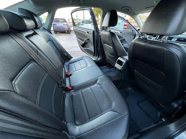 Volkswagen Passat - Thumbnail 19