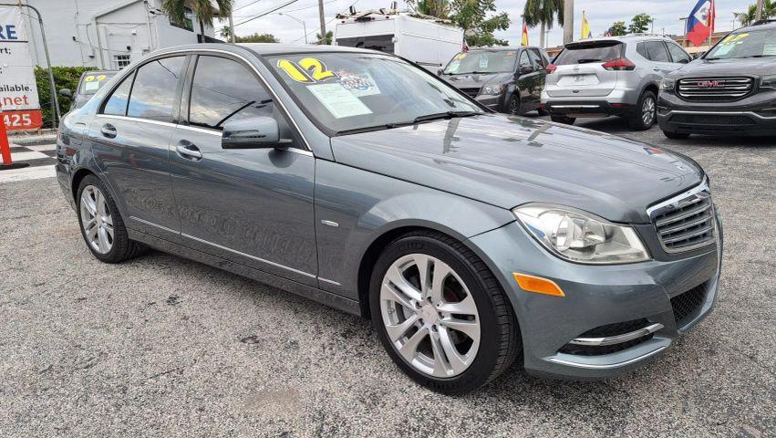 Mercedes-Benz C-Class - Thumbnail 9