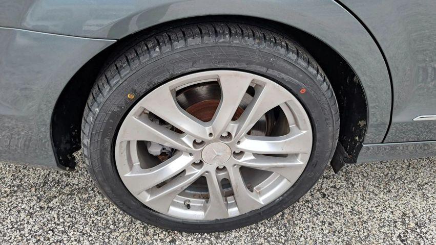 Mercedes-Benz C-Class - Thumbnail 3