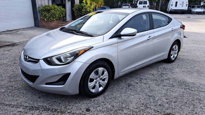 Hyundai Elantra - Thumbnail 13