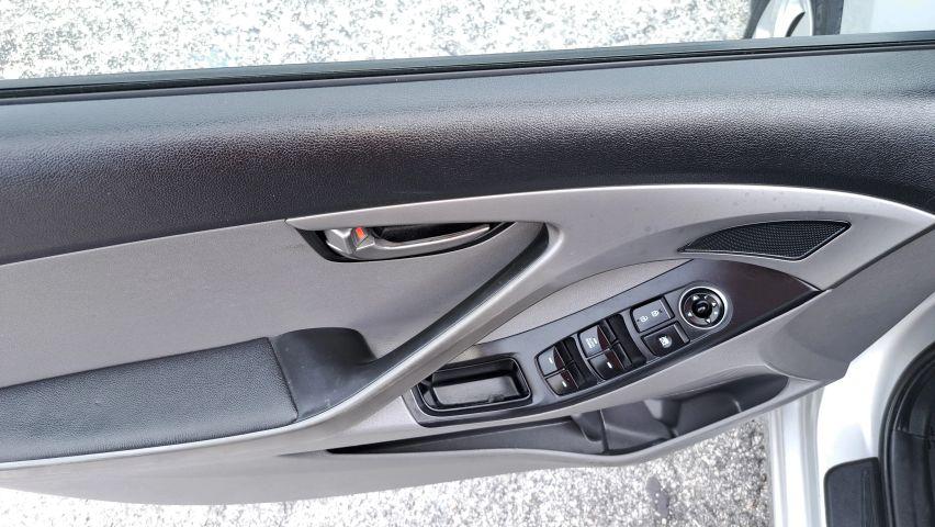 Hyundai Elantra - Thumbnail 20