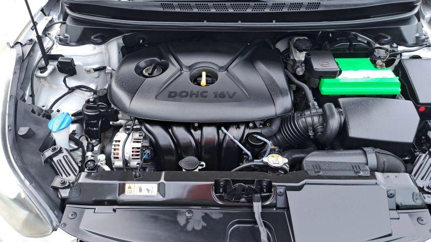 Hyundai Elantra - Thumbnail 5