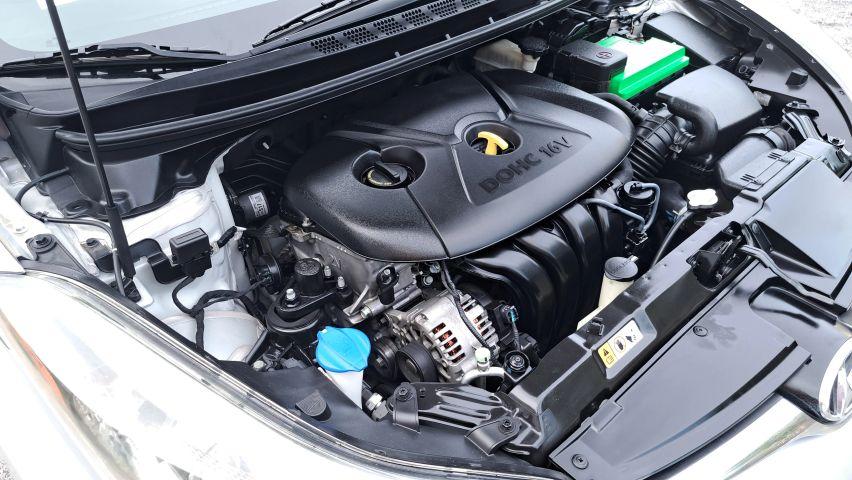 Hyundai Elantra - Thumbnail 4