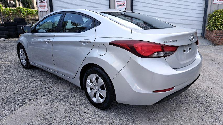 Hyundai Elantra - Thumbnail 15