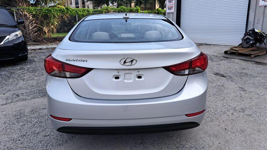 Hyundai Elantra - Thumbnail 16