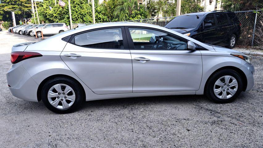 Hyundai Elantra - Thumbnail 18