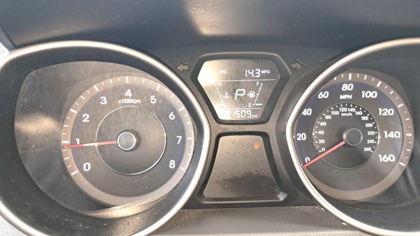 Hyundai Elantra - Thumbnail 8