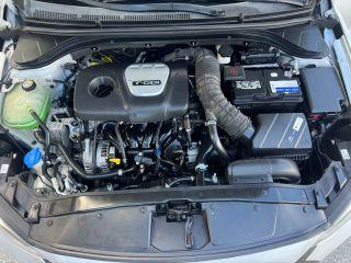 Hyundai Elantra - Thumbnail 3