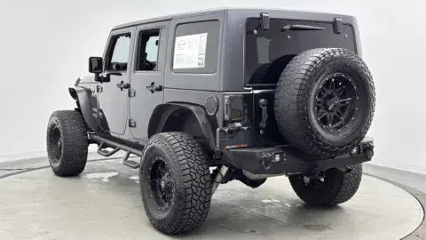 Jeep Wrangler Unlimited Sport - Thumbnail 6