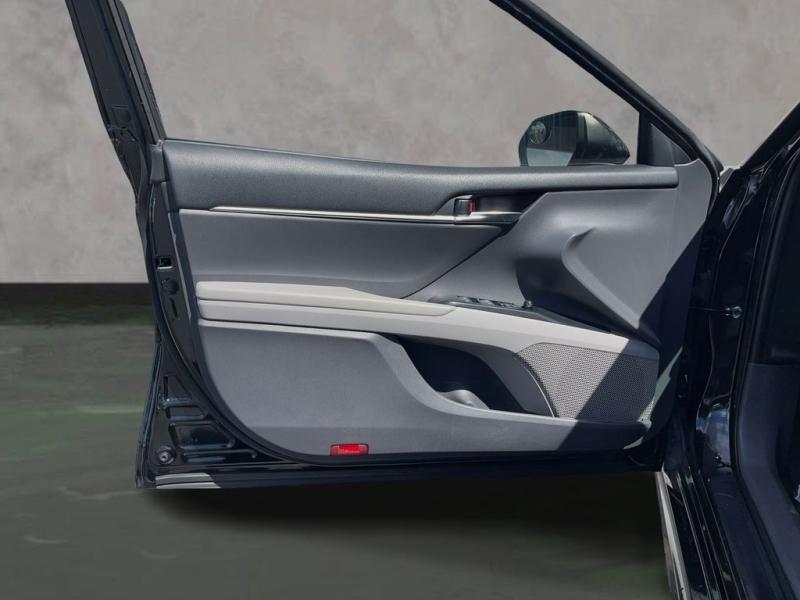 Toyota Camry Se - Thumbnail 10