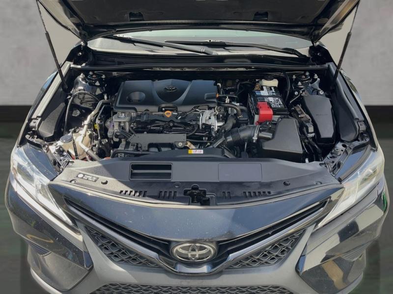 Toyota Camry Se - View 1