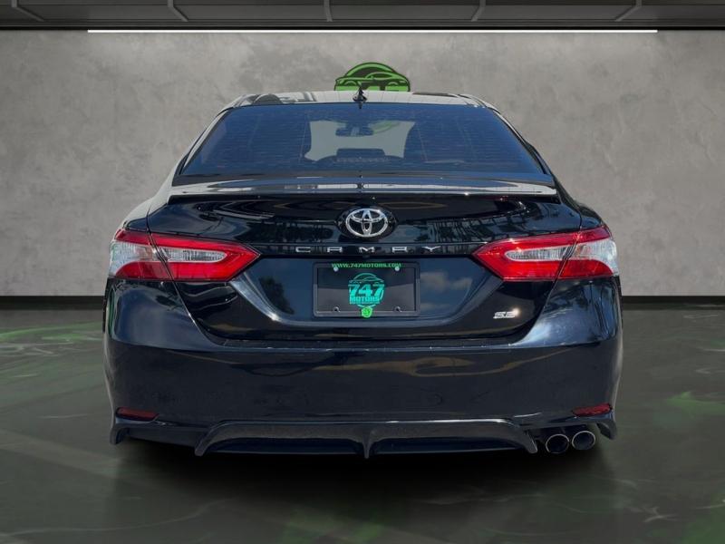 Toyota Camry Se - Thumbnail 5
