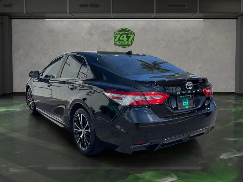 Toyota Camry Se - Thumbnail 4