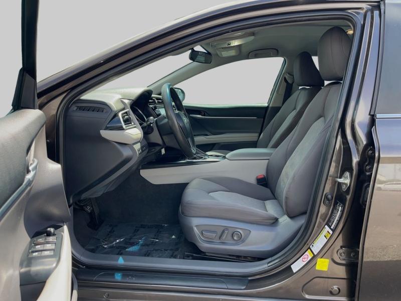 Toyota Camry Le - Thumbnail 11