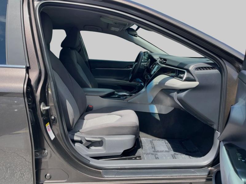 Toyota Camry Le - Thumbnail 14