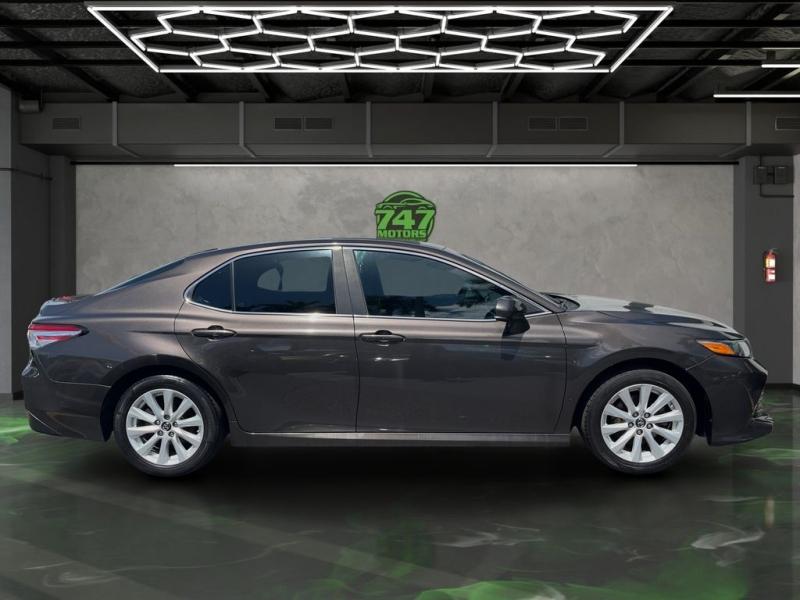 Toyota Camry Le - Thumbnail 7