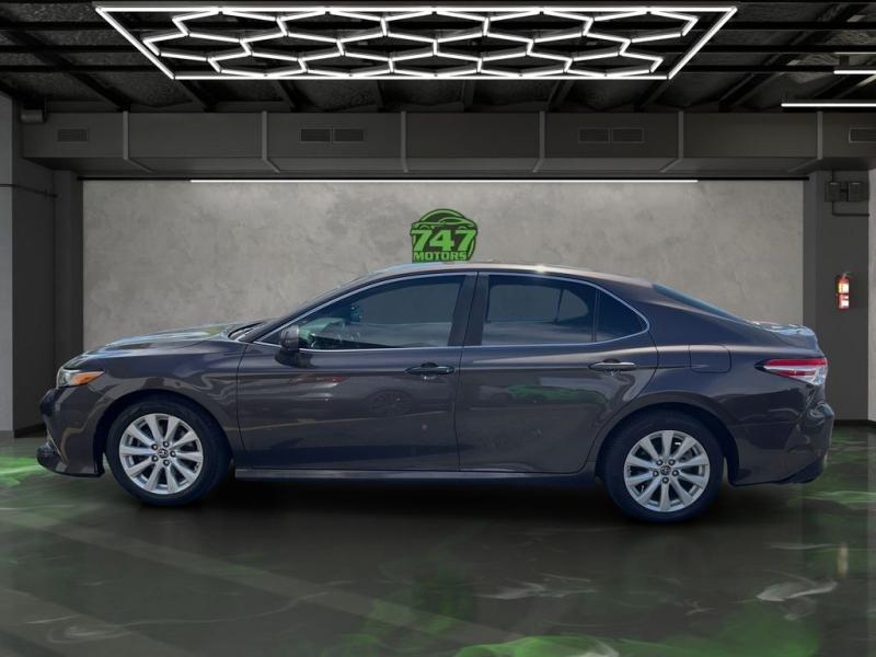 Toyota Camry Le - Thumbnail 3