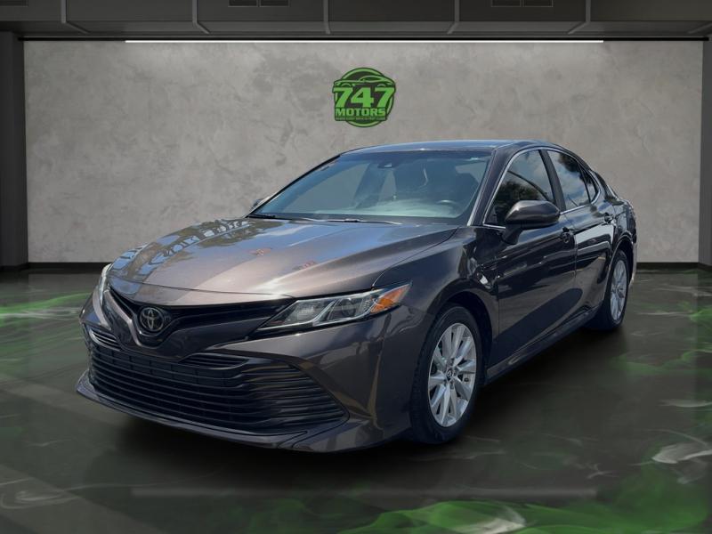 Toyota Camry Le - Thumbnail 2