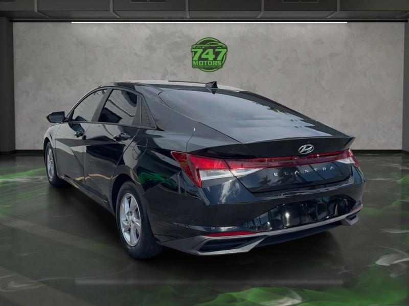 Hyundai Elantra Se - Thumbnail 4