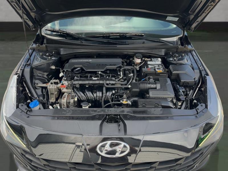 Hyundai Elantra Se - View 1