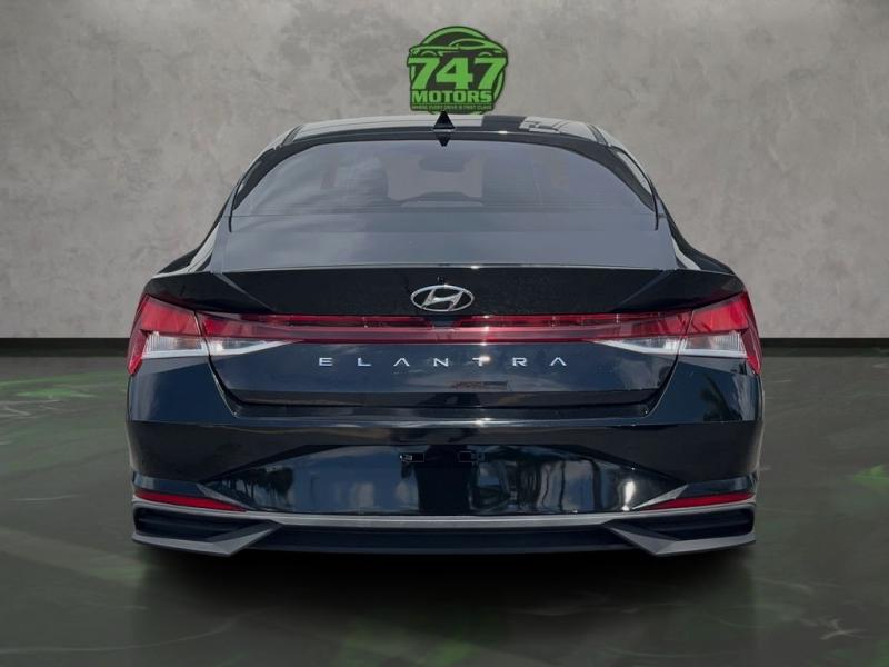 Hyundai Elantra Se - Thumbnail 5