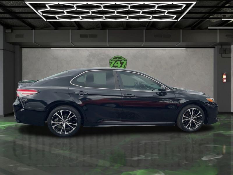 Toyota Camry Se - Thumbnail 7