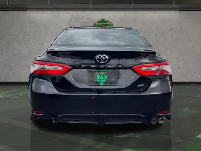 Toyota Camry Se - Thumbnail 5