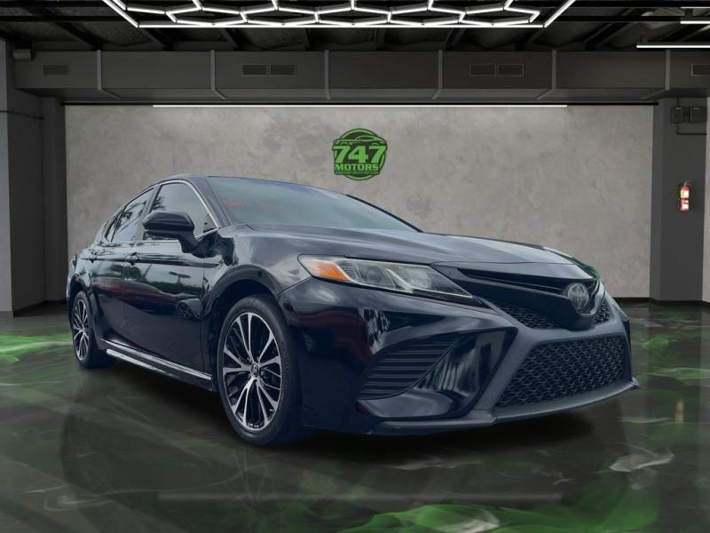 Toyota Camry Se - Thumbnail 8