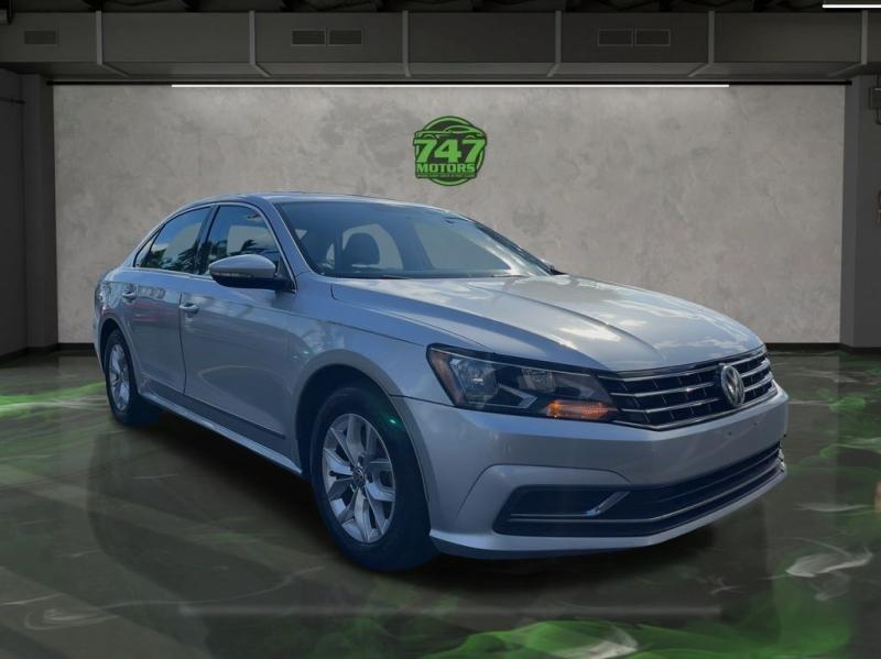 Volkswagen Passat 1.8T S - Thumbnail 8