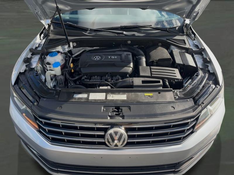 Volkswagen Passat 1.8T S - View 1