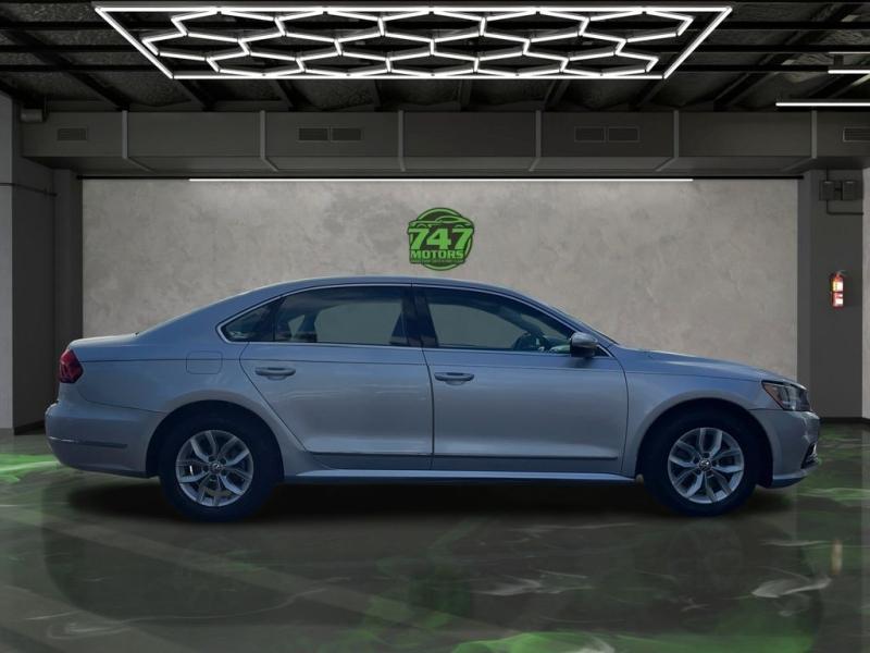 Volkswagen Passat 1.8T S - Thumbnail 7