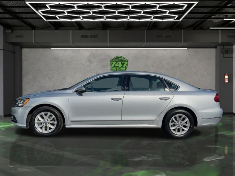 Volkswagen Passat 1.8T S - Thumbnail 3