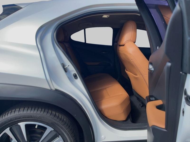 Lexus Ux - Thumbnail 12