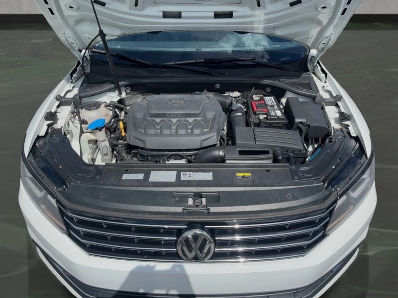 Volkswagen Passat 2.0T Wolfsburg - View 1