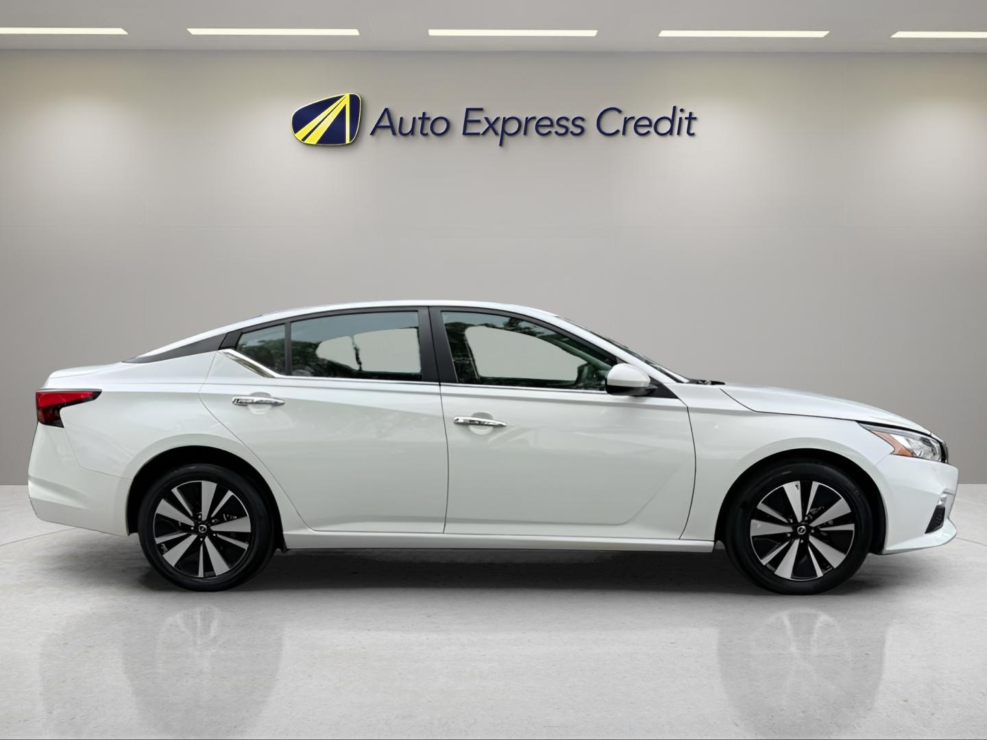 Nissan Altima Sv Intelligent Awd - Thumbnail 4