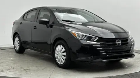 Nissan Versa S - Thumbnail 4