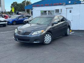 Toyota Camry - Thumbnail 2