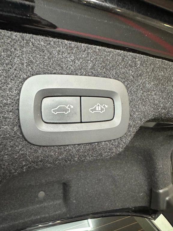 Volvo S90 - Thumbnail 2