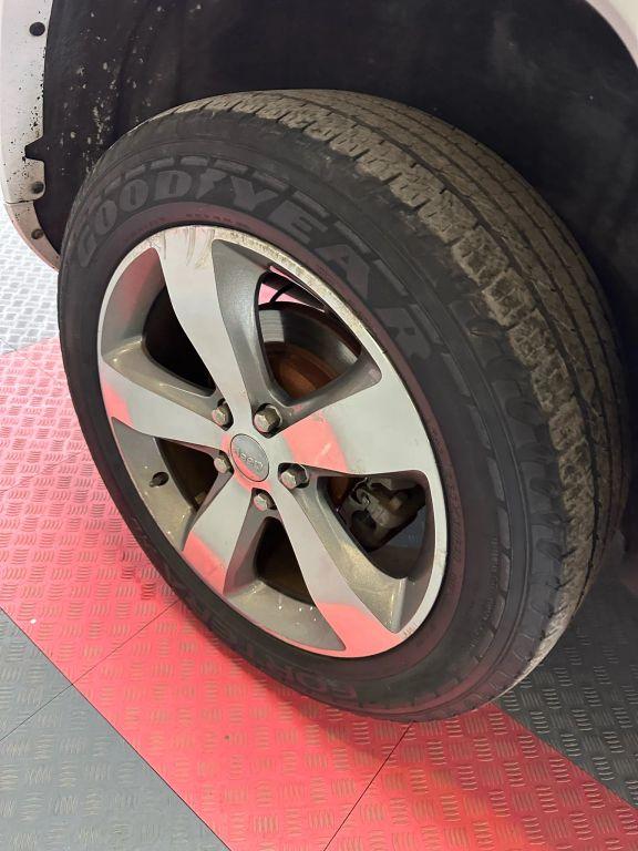 Jeep Grand Cherokee - Thumbnail 2