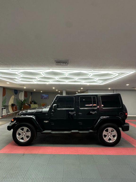 Jeep Wrangler - Thumbnail 10