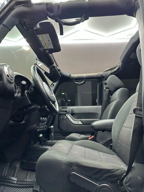 Jeep Wrangler - Thumbnail 16