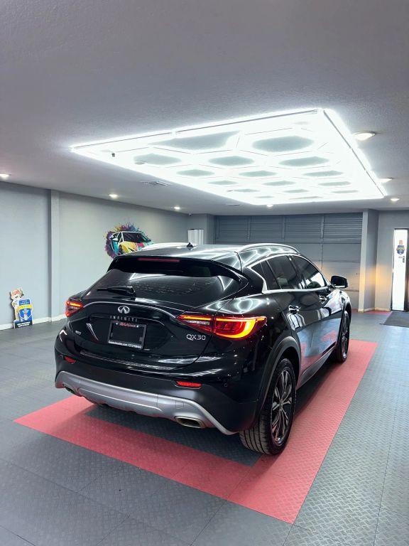 Infiniti Qx30 - Thumbnail 12