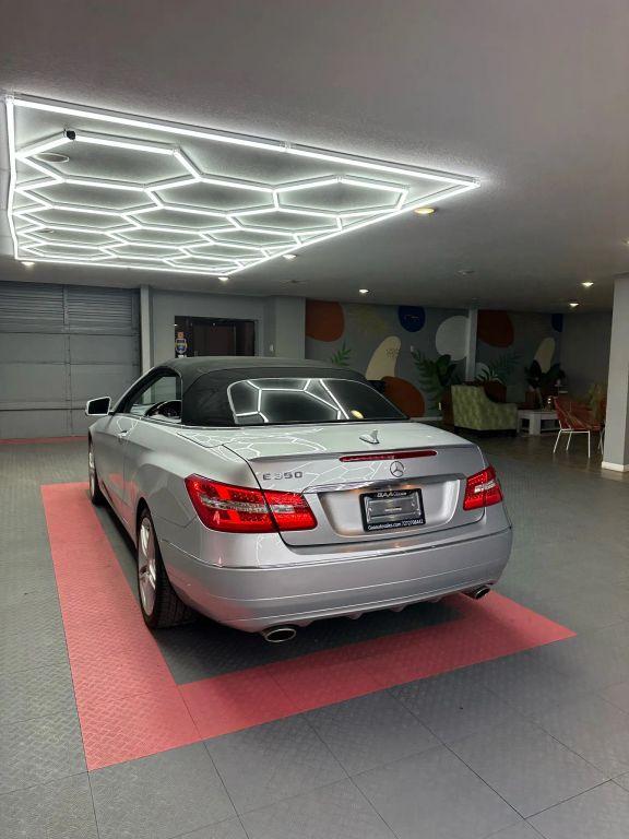 Mercedes-Benz E-Class - Thumbnail 19